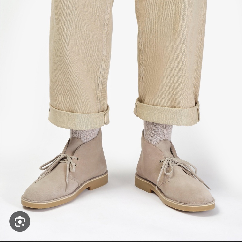 CLARKS Mens Desert Chukka Boots in Suede